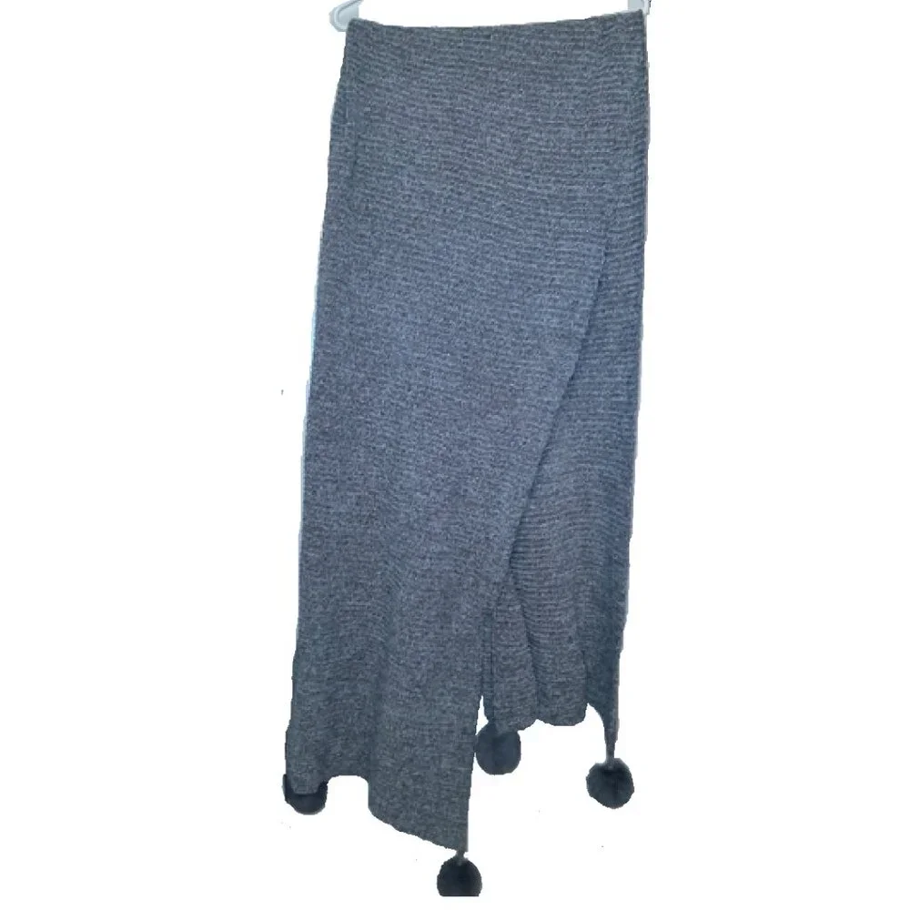 Women's Oversized Knit Sweater Scarf with Pom-Pom Details NWT - Picture 5 of 5